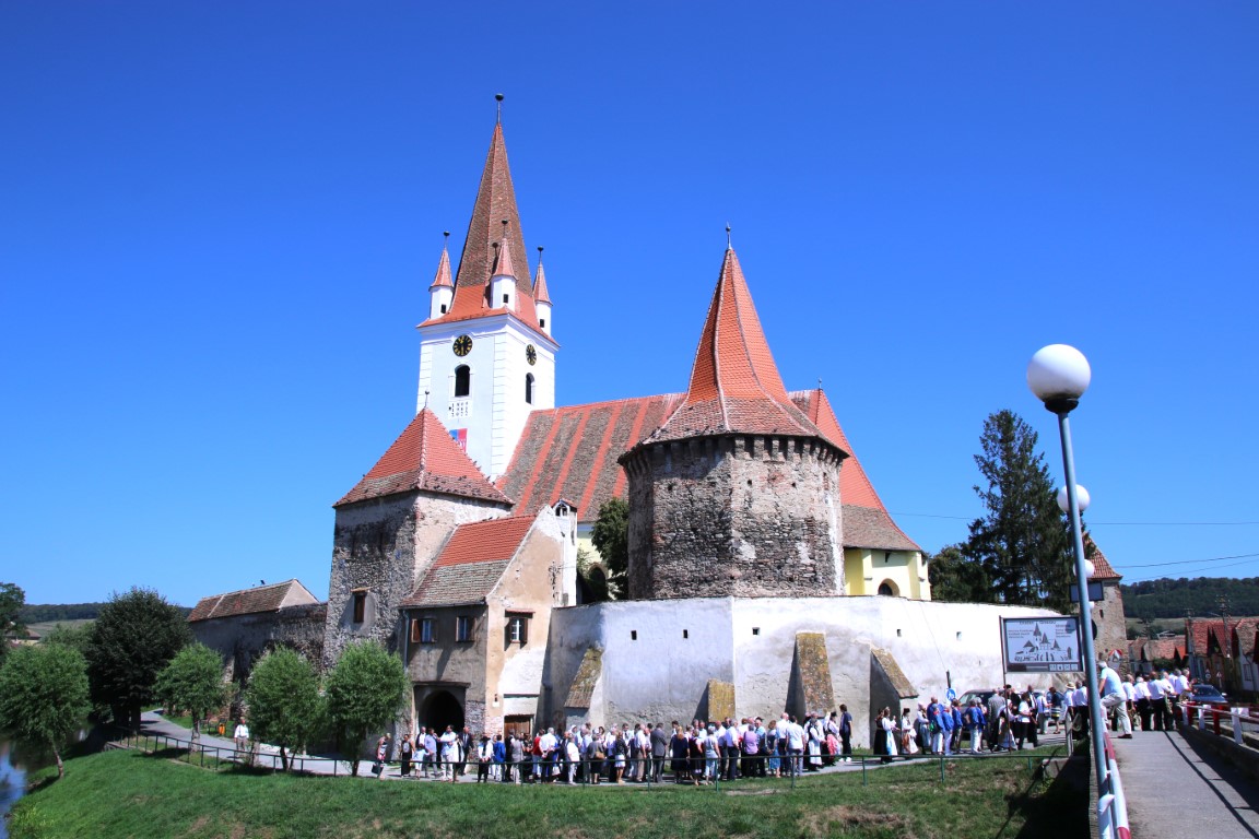 Kirchenburg mit Festzug